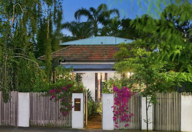 buyers at weekend auctions