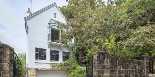 April auction market