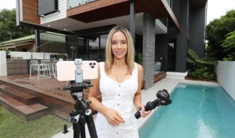 Auctioneer Tara Kelly