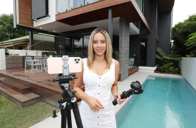 Auctioneer Tara Kelly