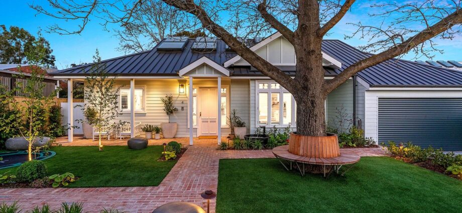 4 Bronte Court