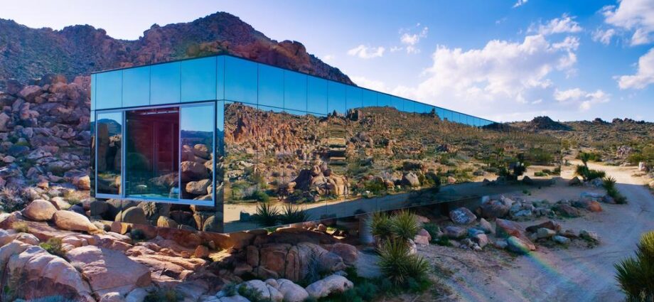 The invisible house