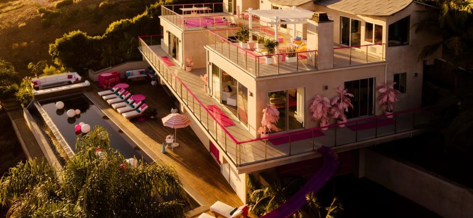 Barbie's Malibu Dreamhouse