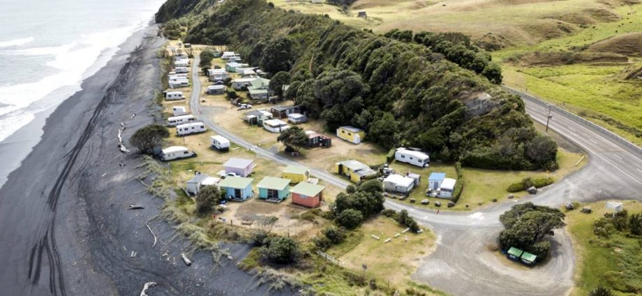 Mōkau Sands