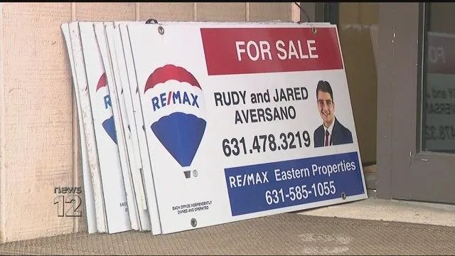 RE/MAX real estate agent