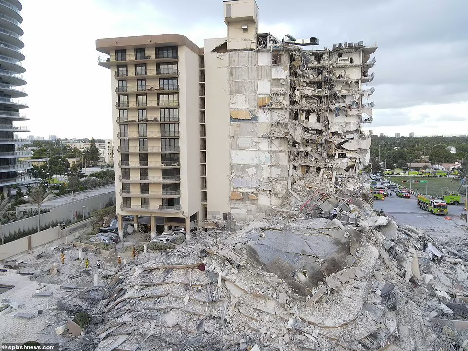 Dramatic moment 12-storey apartment building suddenly ...