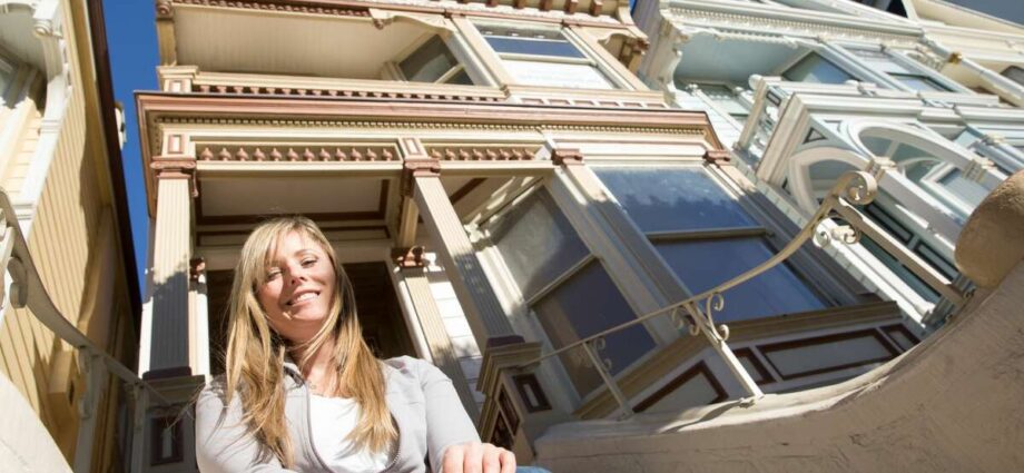 Leah Culver in front of the Pink Painted Lady in February 2020.